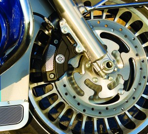 375O8426 New 28-spoke cast-aluminum wheels on the Ultra wear new rubber front and rear specially designed for the FLs by Dunlop.