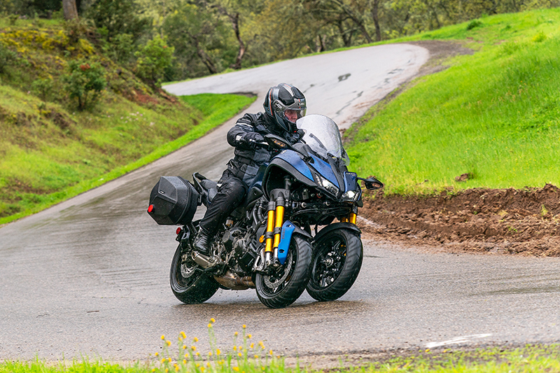 Vueltas y vueltas absceso los 2019 Yamaha Niken GT | First Ride Review | Rider Magazine