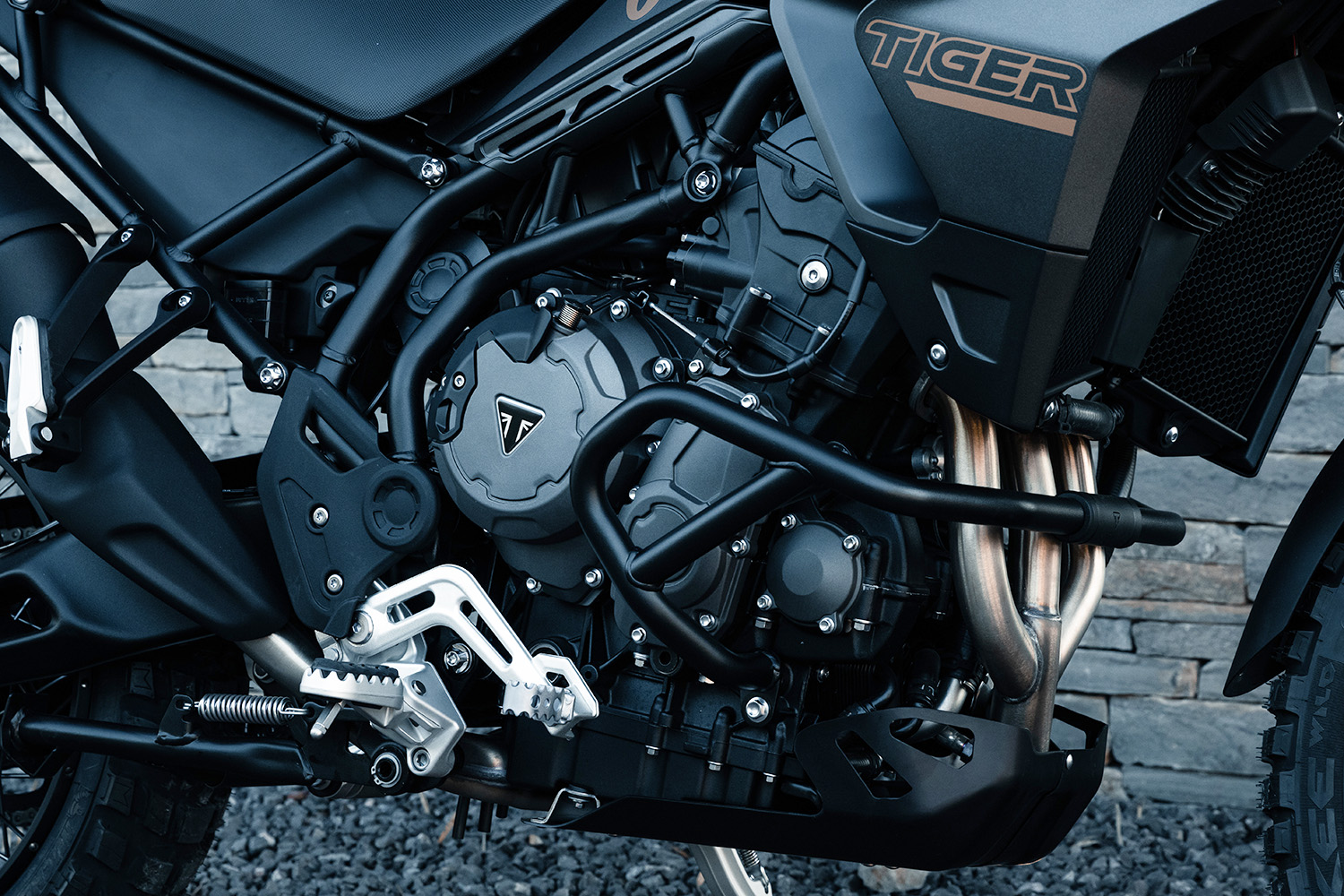 Triumph rilascia la nuova Tiger 900 Bond Edition