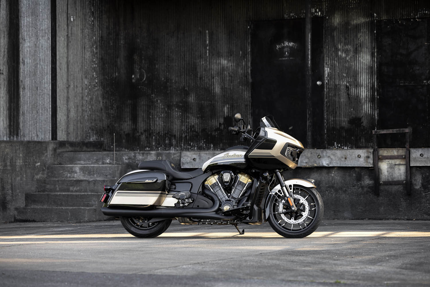 2022 Jack Daniel's edizione limitata Indian Challenger Dark Horse recensione