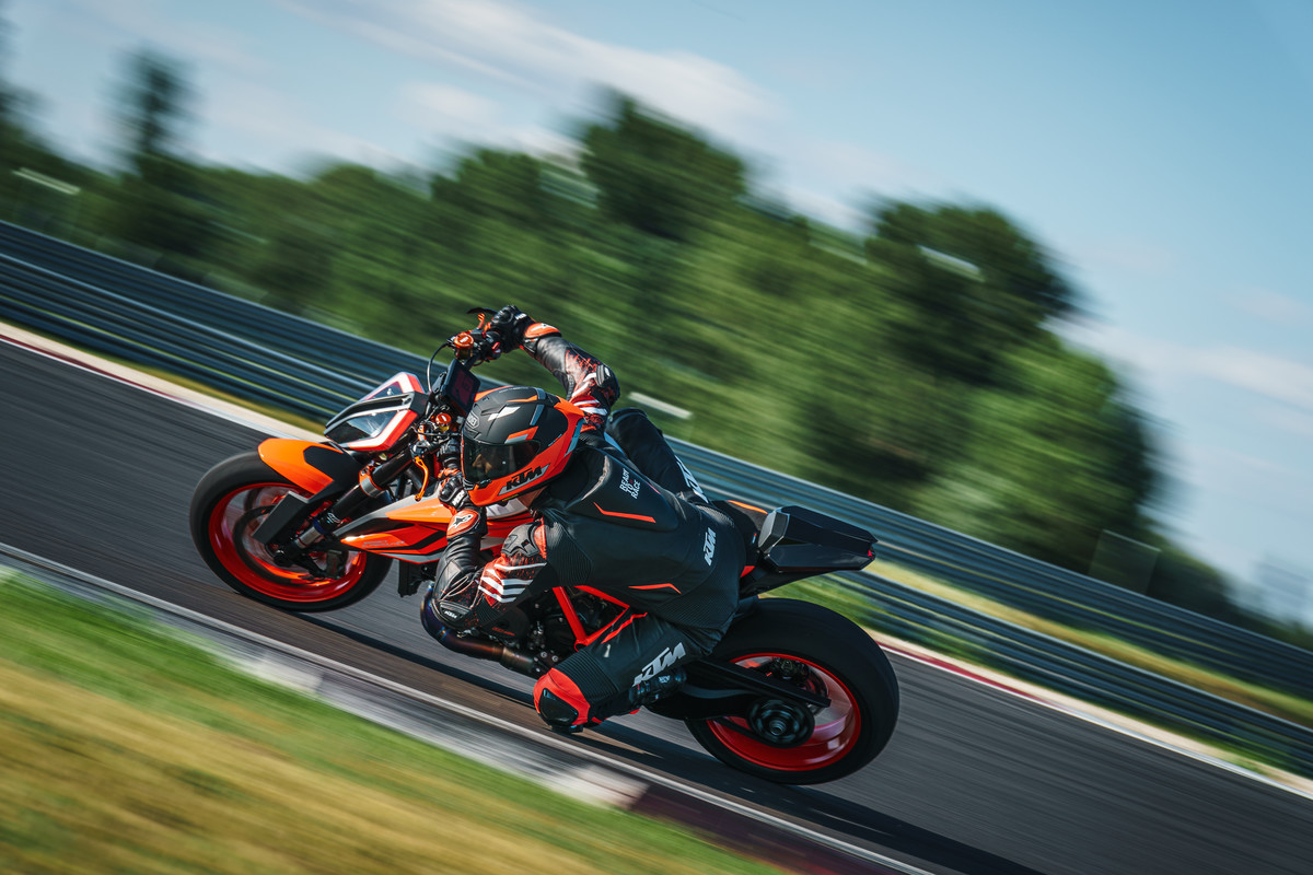 Revisão de 2022 KTM 1290 Super Duke R Evo