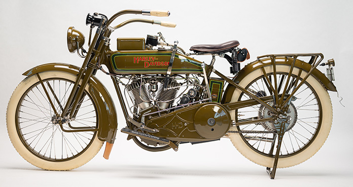 Il giro del mondo su due ruote Barbiere Vintage Motorsports Museum Petersen Automotive Museum Motocicletta Harley-Davidson