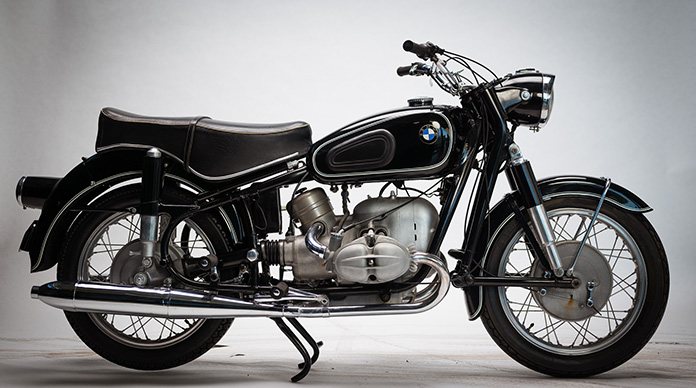 Il giro del mondo su due ruote Barbiere Vintage Motorsports Museum Petersen Automotive Museum Motocicletta BMW