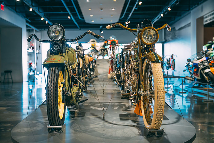 İki Tekerlek Üzerinde Dünya Turu Barber Vintage Motor Sporları Müzesi Petersen Otomotiv Müzesi