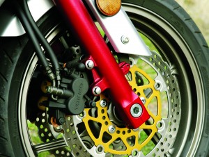 Twin petal-shaped rotors with two-piston sliding calipers provide good stopping power.