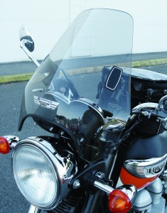 Flyscreen-style Deflector DX breaks the wind without shattering the illusion.