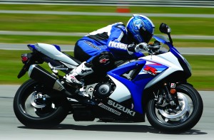 With 160 horses at your disposal you’d better hang on. The GSX-R is fast!