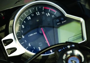 Thanks to a 1.4mm shorter stroke (the bore increased by 1mm) the RR has a 500-rpm higher, 13,000-rpm redline.