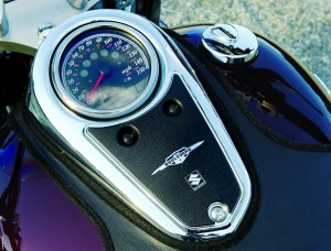 Suzuki C109RTi: Gauges are simple and direct; as with most bikes here, there’s no tach.