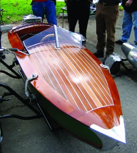Handbuilt “speedboat” sidecar serves double duty, on the street and in the water.