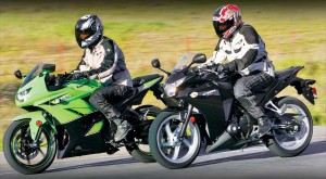 2011 Kawasaki Ninja 250 and Honda CBR250R action