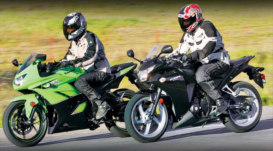 gerningsmanden lounge solsikke 2011 Honda CBR250R vs. Kawasaki Ninja 250R Comparison Test | Rider Magazine  | Rider Magazine