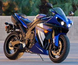 2012 Yamaha YZF-R1 in blue right side