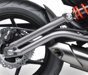 Twin-pipe swingarm mimics frame and is curved upward on left to clear the muffler.