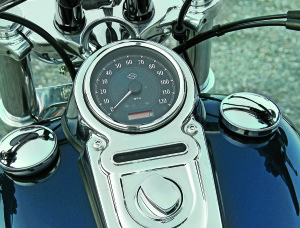 Classic gauges on the Fat Bob include informative LCD displays.