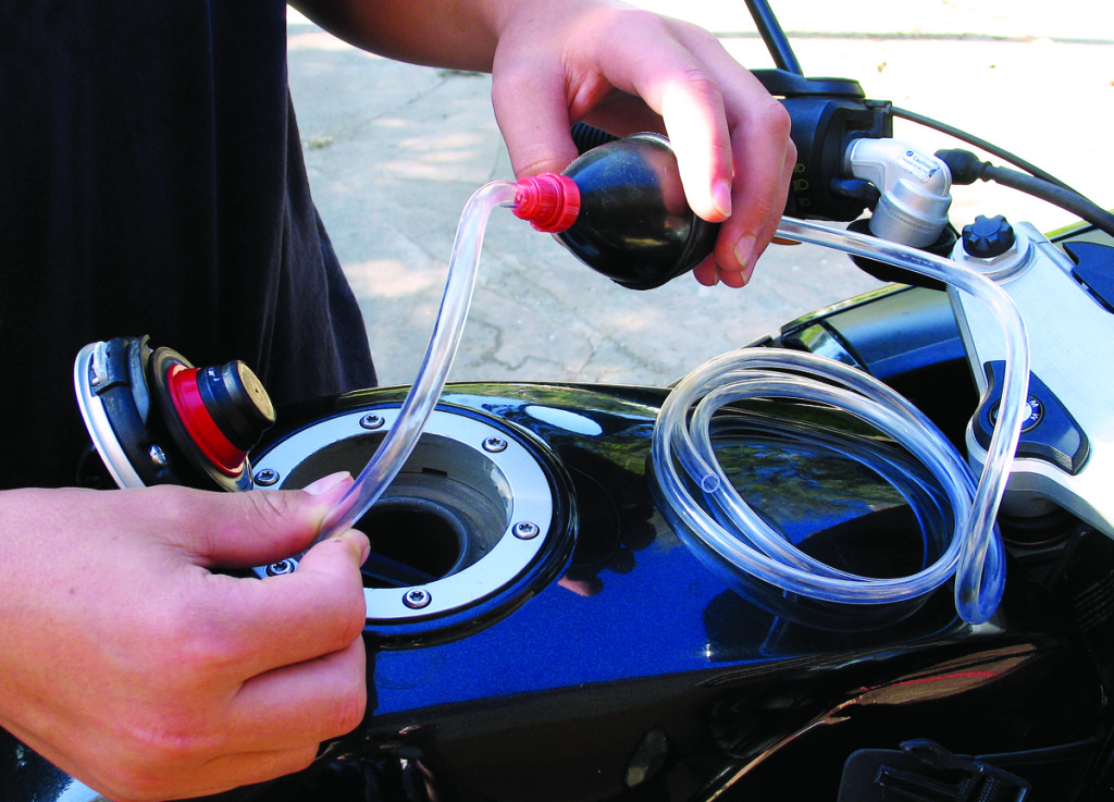 Motorcycle gas siphon hose
