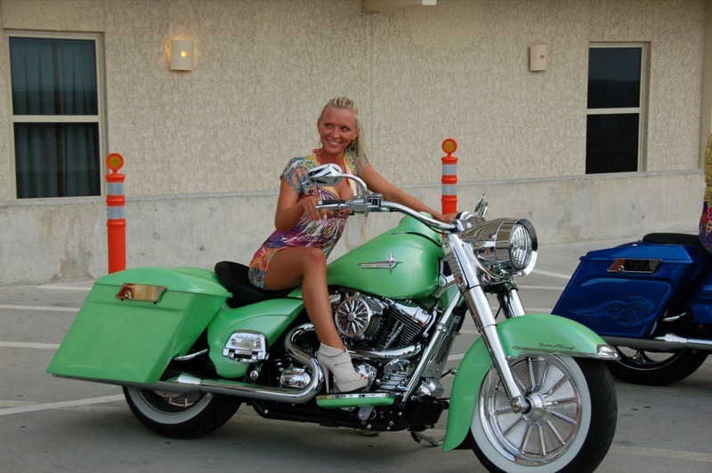 One sexy Road King... and queen