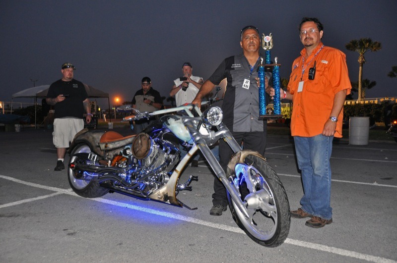 Alfredo Garcia of Weslaco, TX receives the Best of Show trophy from David Lozano