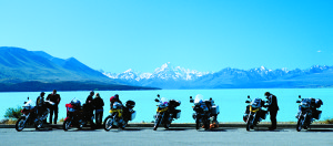 The group enjoys a rare cloudless view of Mount Cook from the southern end of Lake Pukaki.