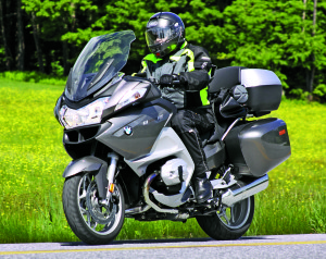 The R 1200 RT has excellent wind protection and comfortable seating with many height options. The top trunk is an accessory.