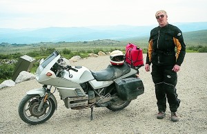 A BMW K100 RS wearing dual-sport tires and a wide handlebar made Fairbanks-Deadhorse-Fairbanks easily in two days.