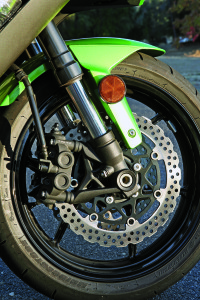 Petal rotors are squeezed by radial-mount front calipers with a radial-pump master cylinder.