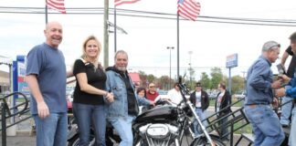 Vito Acuazzo accepts his new 2012 Sportster XL883L