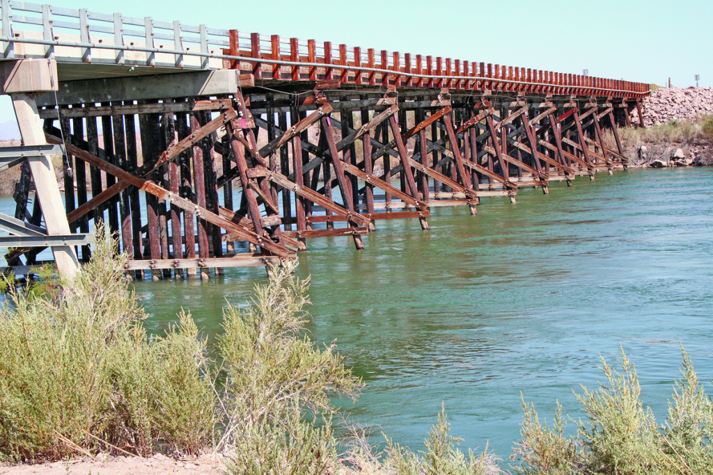 Crisscrossing the Lower Colorado River--Hoover Dam to the Oxbow Bridge ...