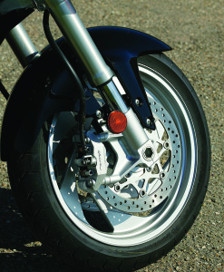 Radial-mounted front calipers provide aggressive stops.