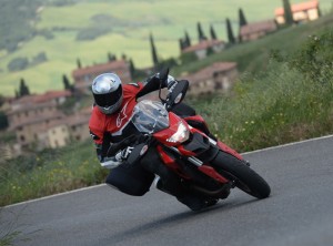 web-Ducati-Hyperstrada-action-front