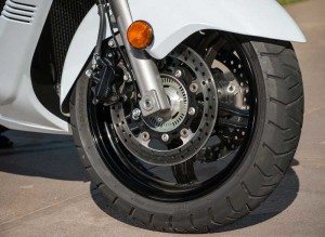 New floating front brake disc s and a lighter ABS unit are among the many changes to the 2013 Suzuki Burgman 650 ABS.