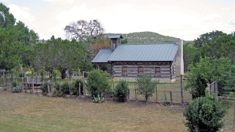 A nice little cabin, probably used as a guest house by the ranch where it is located near Medina. 
