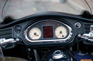 The Chieftain's fork-mounted fairing has an electric windscreen and a dual-speaker audio system with integrated Bluetooth.