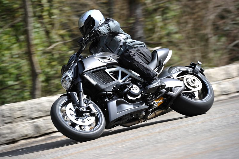 Despite is 240mm-wide rear tire, the Ducati Diavel is agile in the curves.