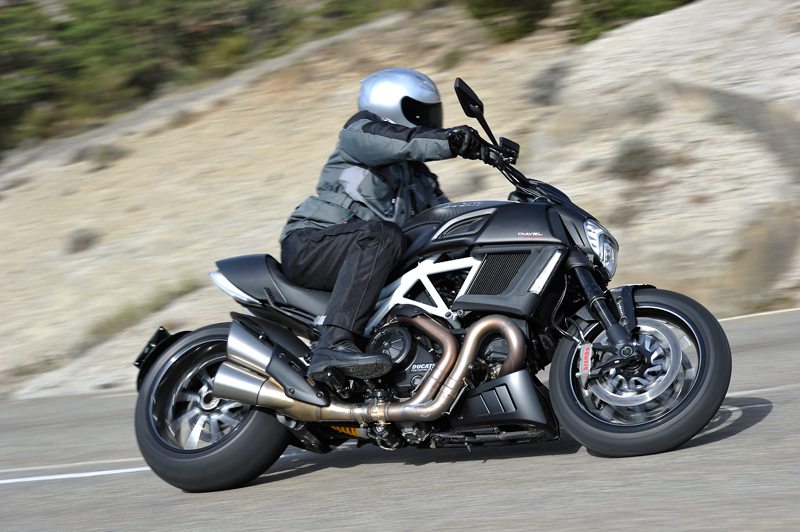 The 2015 Ducati Diavel Carbon offers more performance, comfort and style.