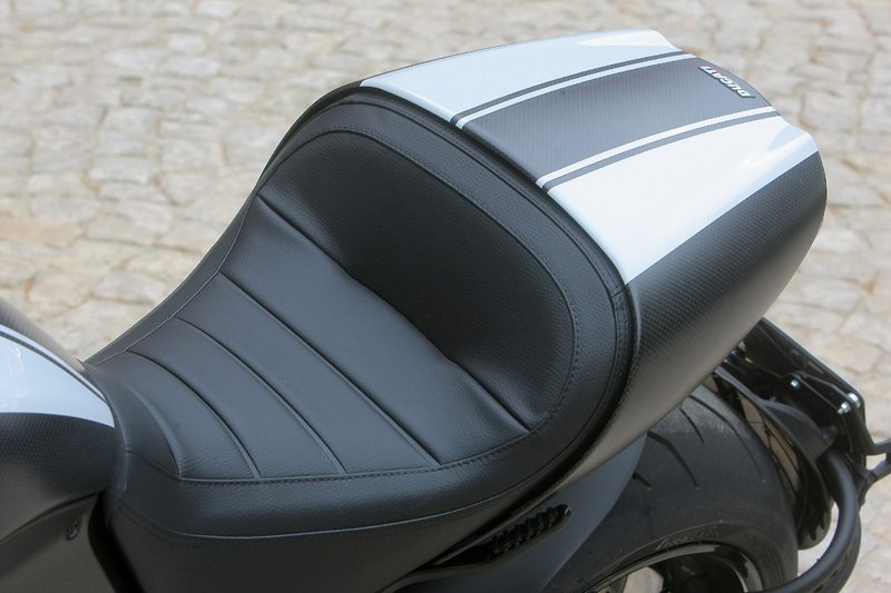 The 2015 Ducati Diavel's seat has been redesigned for more comfort.