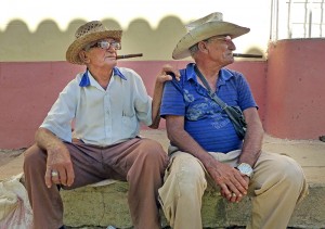 amigos with cigars in cuba