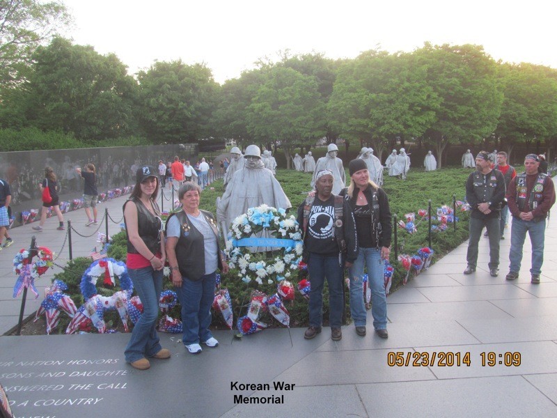 RTNJ2 places a wreath at the Korean War Memorial