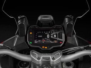 The Multistrada 1200 S has a full-color TFT display. The windscreen is larger and can be adjusted with one hand. 
