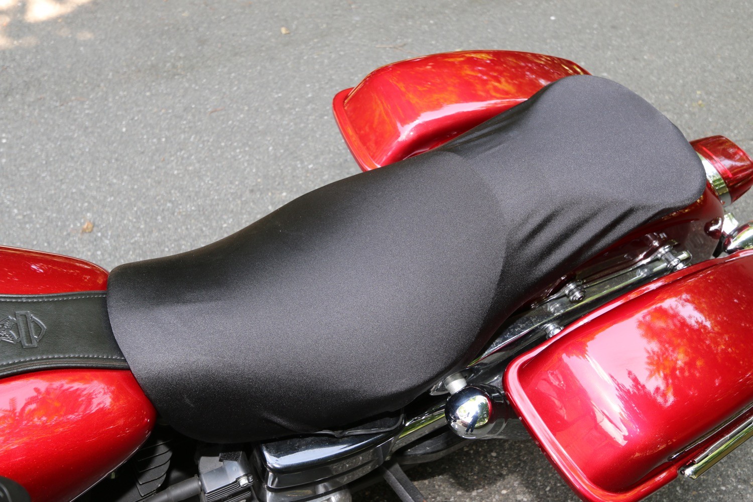 However, if I want to ride the bike with the cover on, I affix it using the hook-and-loop straps, which offer a snugger fit.
