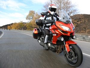 The Versys 1000 LT's windscreen is manually adjustable over a 3-inch range.