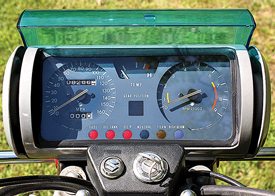 Distinctive Suzuki RE5 gauge cluster cover pops open when the key is turned to ON. Note the digital gear position indicator.