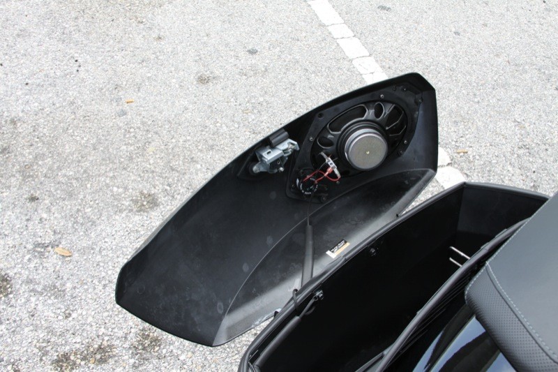 A 6x10" oval and 2" tweeter take up little space