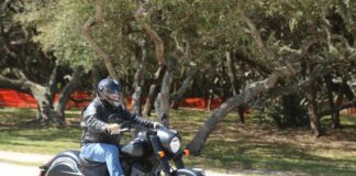 2016 Indian Chief Dark Horse: Black beauty