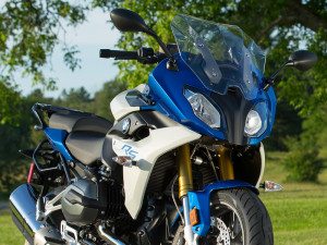 Pointy fairing with asymmetrical headlights echoes styling on the S 1000 RR and S 1000 XR.