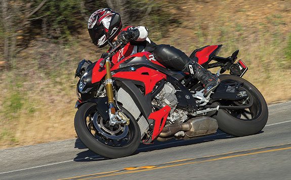 The ace up the S 1000 R’s sleeve is optional Dynamic Damping Control, a semi-active suspension system that automatically adjusts damping behavior based on riding conditions as well as each riding mode.
