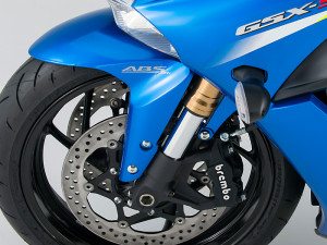 Fully adjustable KYB fork, Brembo monoblock 4-piston radial calipers squeezing 310mm discs, Dunlop Sportmax D214 tires.
