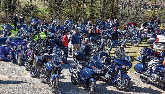Riders savor sunshine at MLR 2015…nice weather is hardly a given in southeastern Illinois in early April.