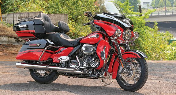 The CVO Limited (shown), CVO Road Glide Ultra and CVO Street Glide are all powered by the Screamin’ Eagle Twin-Cooled Twin Cam 110 V-twin. 