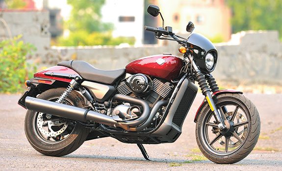 Powered by the liquid-cooled Revolution X V-twin, for 2016 the Street 750 and 500 models get upgraded brakes, a tidy-looking wiring harness and new colors. 